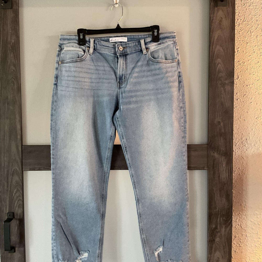 EUC- KanCan ankle jeans with distressed hems